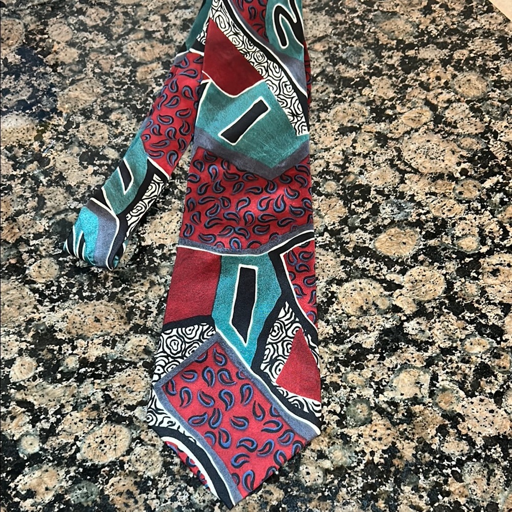HALSTON lll 100% Italian Silk Tie